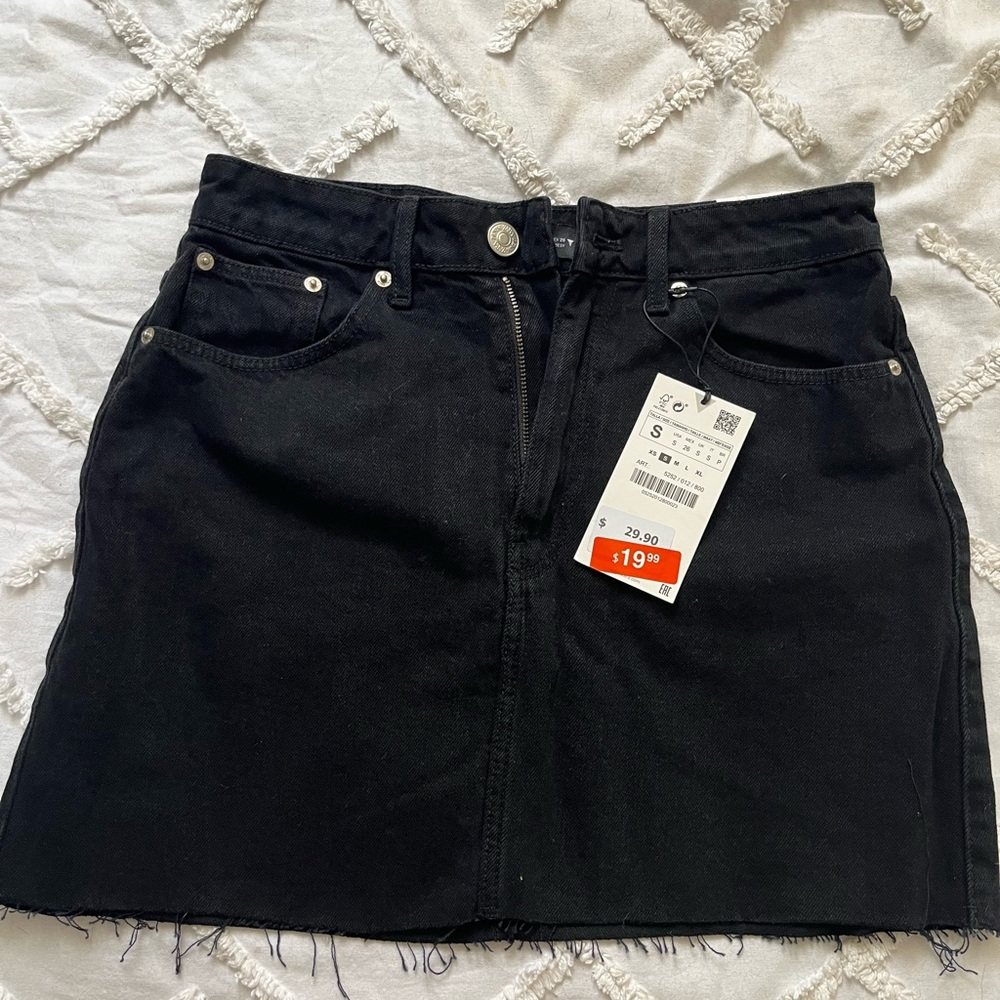ZARA Mid-rise mini skirt -NEVER worn-